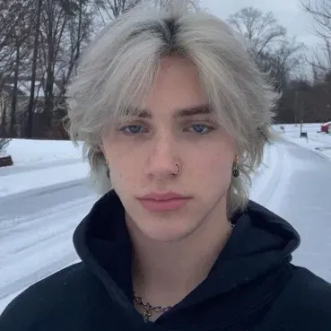 Hades Lively: Fantasy-themed AI roleplay character art for immersive storytelling