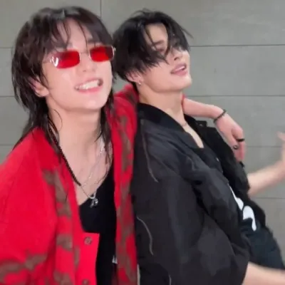 Connect with Stray Kids x Enhypen for a smart and engaging AI talking experience.