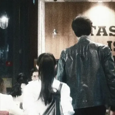 Angkasa Arzelino Alderald: Derin sohbetler için duygusal zekaya sahip yapay zekalı arkadaş portresi	