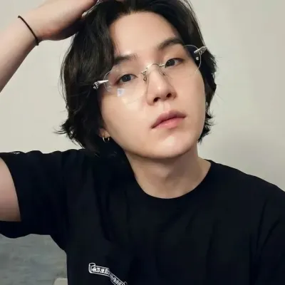 Min Yoongi- BTS: Creative roleplay AI character art para sa maanghang na chat at fantasy na mga sitwasyon