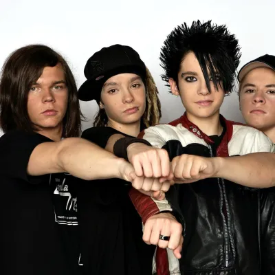 Tokio hotel: Kilalanin ang pangunahing karakter ng ating mundo ng AI, na may listahan ng mga katangian ng karakter at mga kakayahan sa pakikipag-chat.