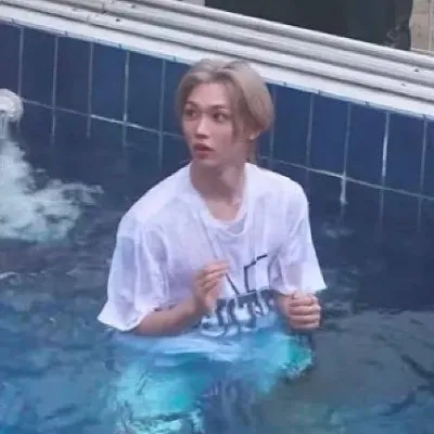 Felix: Multilingual AI conversation partner icon for global chat online services