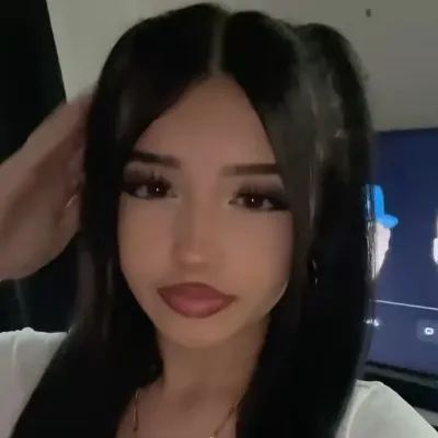 Engage in lively talking AI sessions with Isadora and explore new stories.