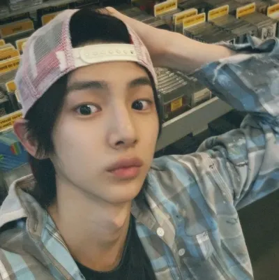 Feeling adventurous? Meet juhoon-Cortis, a lively AI chat character companion for roleplay.