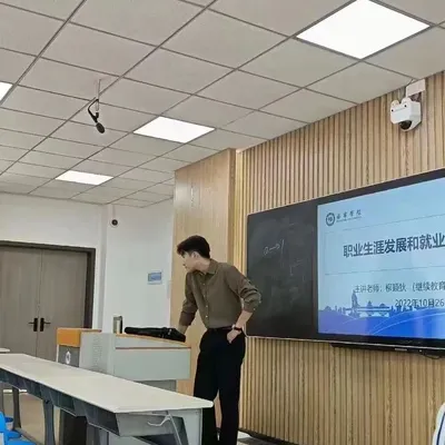 Start a private conversation with Ezran Narendra and enjoy free chat now