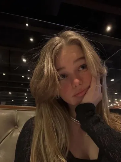 Polybuzz's ai girlfriend online free Popular Girl, offering 24/7 virtual companionship.