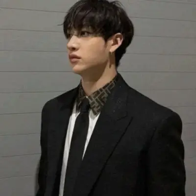Bangchan 쾅: Fantasy-themed AI roleplay character art para sa nakaka-engganyong pagkukuwento