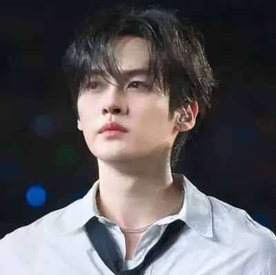 Lee Minho: Secure AI chatbot avatar with encrypted 1v1 chat capabilities	