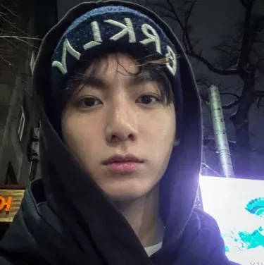 Jungkook: Participa en una conversación de IA con este encantador personaje de IA, que cuenta con capacidades de generación de almas e ifreechat para chatear gratis ahora.