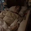 개성을 드러내는 표정과 눈빛을 가진 친근한 AI 챗봇 도우미 데이먼 베란조의 초상화