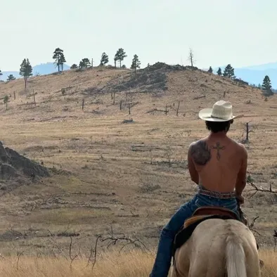 Explore endless storylines with Wyatt, your interactive roleplay AI chat bot free.