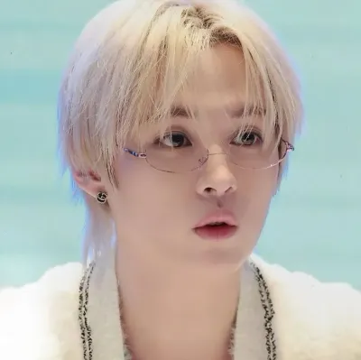 Explore Lee Minho, a versatile chat AI anime partner for creative roleplay.