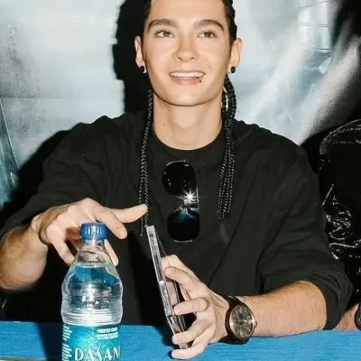 Tom Kaulitz: Chatea con nuestra caja de IA, lista para chatear en línea gratis y pregúntale a la IA lo que quieras.	