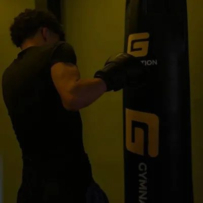 01 Connor: Karakter özellikleri listesi ve yapay zeka sohbet yetenekleriyle yapay zeka dünyamızın ana karakteriyle tanışın.	