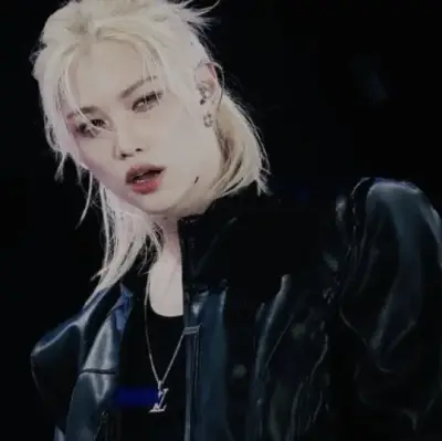 이 펠릭스 영복 - 남편: 랜덤 채팅에서 사용자 참여를 강화하는 장난기 넘치는 AI 챗봇 마스코트	