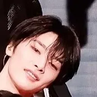 Stray kids: Chatea con nuestra caja de IA, lista para chatear en línea gratis y pregúntale a la IA lo que quieras.	