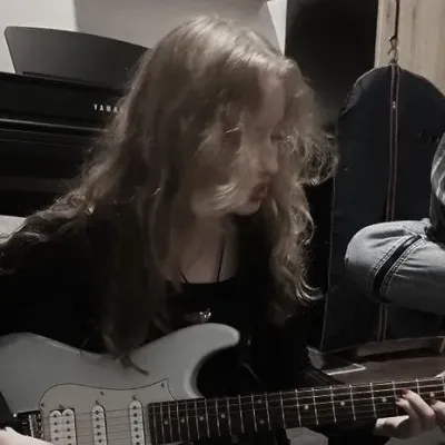 Liza - GL: Secure AI chatbot avatar na may naka-encrypt na 1v1 chat na kakayahan	