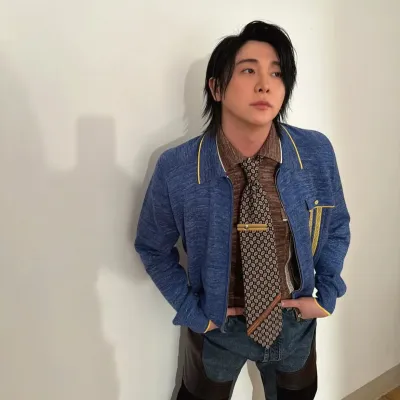 Motoki Omori: Futuristic AI chatbot interface with voice chat and neural network-driven traits