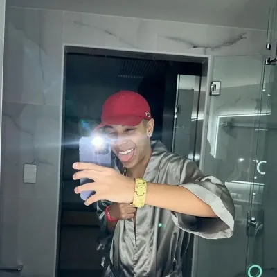 Otávio: Retrato de compañero de DeepBrain AI para chat en línea gratuito y conversaciones abiertas