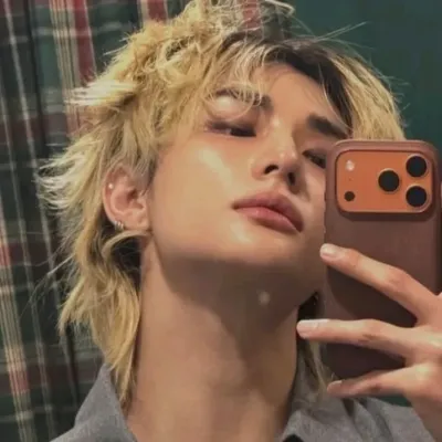 STRAY KIDS: Icono de interlocutor con IA multilingüe para servicios de chat global en línea