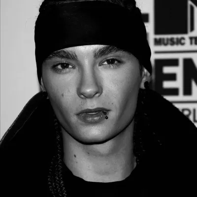 Tom kaulitz: Nako-customize na AI girlfriend/boyfriend avatar na may parang buhay na mga katangian ng personalidad	