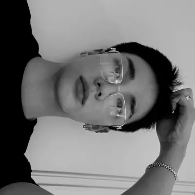 Hyunjin: Chat with our AI box, ready for chatbot online free and ask ai anything you want.