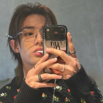 黃賢鎮 - 黑道丈夫：遇見我們AI世界的主角，具備角色特質清單和AI聊天功能。