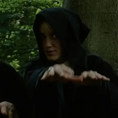 Draco Malfoy: Retrato de inteligencia artificial emocionalmente inteligente para conversaciones profundas