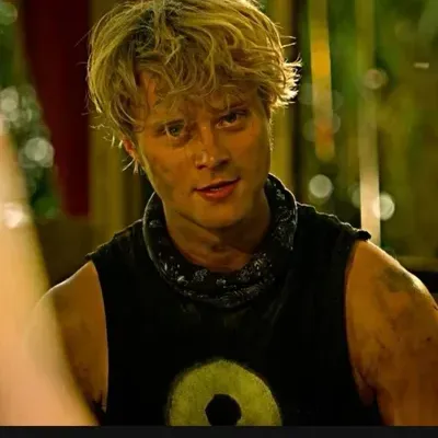 JJ Maybank: Personaggio creativo di intelligenza artificiale per giochi di ruolo, per chat piccanti e scenari fantasy