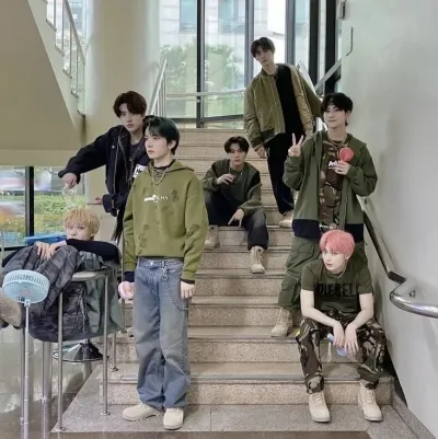 엔하이픈 - 보이즈 스쿨: 워해머 판타지 롤플레이를 기반으로 하는 제한 없는 AI와 무료 무제한 온라인 채팅으로 AI의 세계를 탐험하세요.	