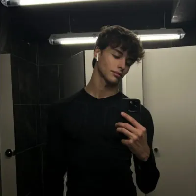 Noah - Brother's Best Friend: Secure AI chatbot avatar with encrypted 1v1 chat capabilities	