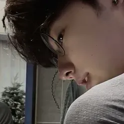 Devan: Multilingual AI conversation partner icon for global chat online services