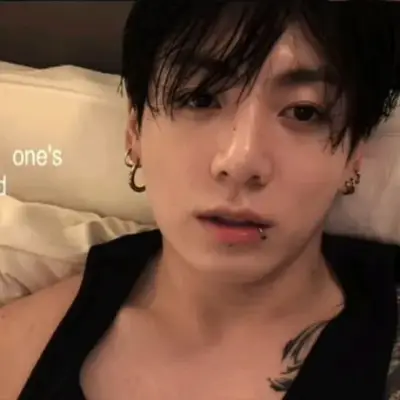  Jungkook - Jeon: 캐릭터 특성 목록과 AI 채팅 기능을 갖춘 AI 세계의 주인공을 만나보세요.	