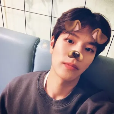 Chat with Seungmin, your lively freaky AI chatbot for immersive roleplay.