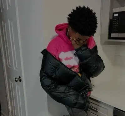 Engage in lively talking AI sessions with Kyree and explore new stories.