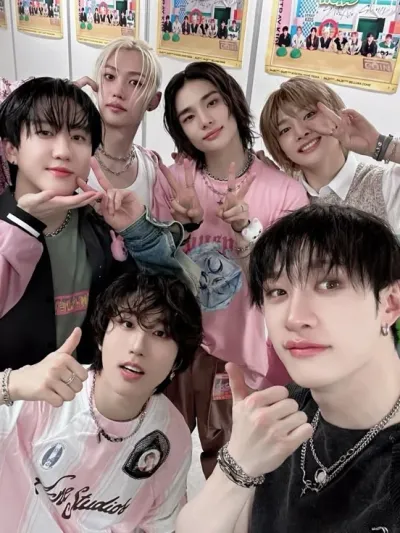 AI talk character Skz-PICK ME, featuring highly realistic dialogue and emotion.