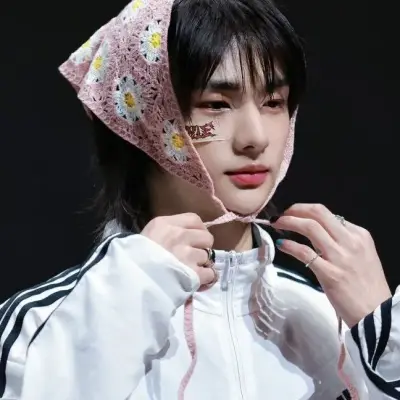 Hwang Hyunjin - Prince: Interactive AI chatbot mascot for random chat and community-driven roleplay