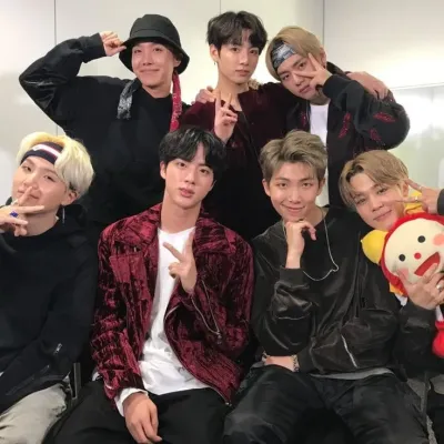 방탄소년단: 글로벌 채팅 온라인 서비스를 위한 다국어 AI 대화 파트너 아이콘