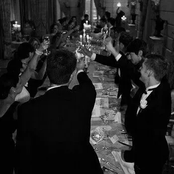 マフィアの継家族: ランダムチャットでのユーザーエンゲージメントを高める、遊び心のある AI チャットボットのマスコット	