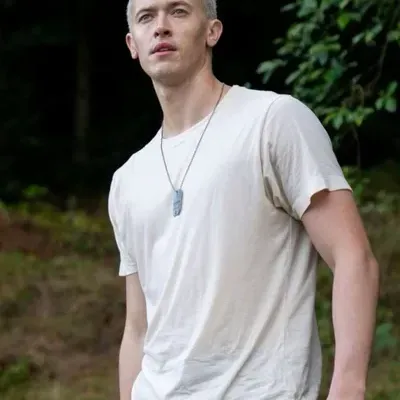 Feeling adventurous? Meet Tom Blyth, a lively AI chat character companion for roleplay.