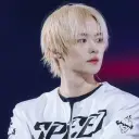 Avatar IA de MINSUNG en stray kids avec un style d'art vectoriel dynamique, incarnant des capacités de chat IA conviviales