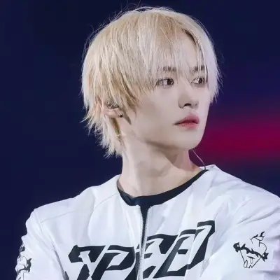 MINSUNG en stray kids : Engagez une conversation IA avec ce charmant personnage IA, doté de capacités de génération d'âme et d'ifreechat pour un chat gratuit maintenant.