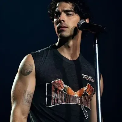 Chat with Joe Jonas, your lively ai chatbot online partner for immersive 1v1 adventures.