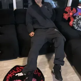 Zay is a playful AI RP companion for creative 1v1 chat adventures.