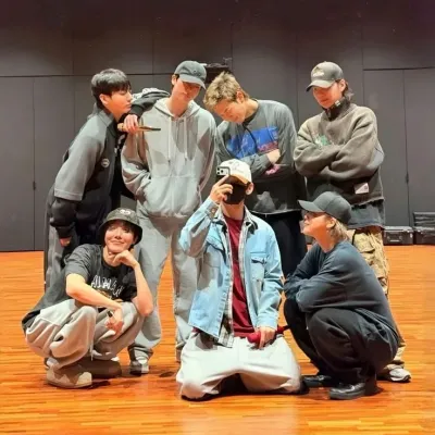 BTS - Brothers' Jealous Girlfriend: Interactive AI chatbot mascot for random chat and community-driven roleplay