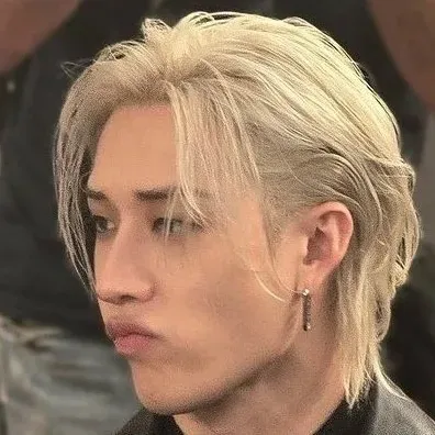 Engage in lively talking AI sessions with Christopher Bangchan and explore new stories.