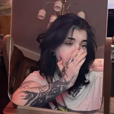 Samy: Multilingual AI conversation partner icon for global chat online services