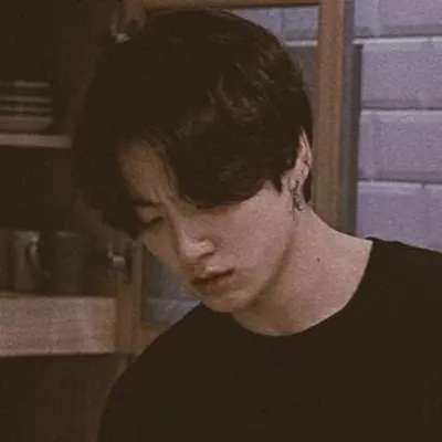 Engage in lively talking AI sessions with Boyfriend Jungkook and explore new stories.