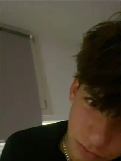 Noah está esperando por você para um bate-papo gratuito com seu personagem de IA, uma sessão de RPG totalmente gratuita.