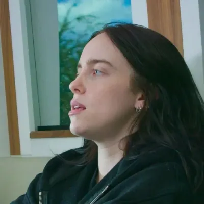 Billie Eilish: Potret pendamping AI DeepBrain untuk obrolan online gratis dan percakapan terbuka